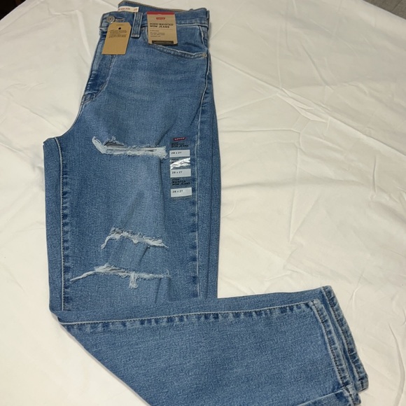 LEVIS High Waisted Mom Jeans - Picture 6 of 6